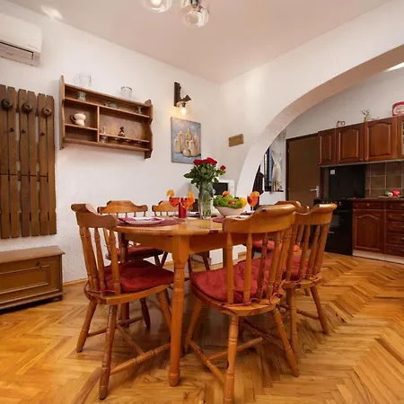 Majnaric By El-pi Tours Apartmán