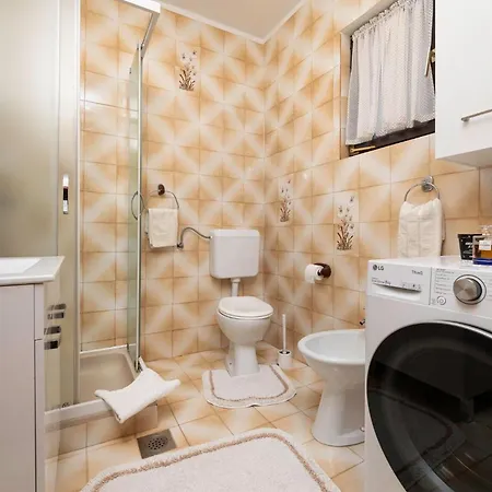 Majnaric By El-pi Tours Pinezići